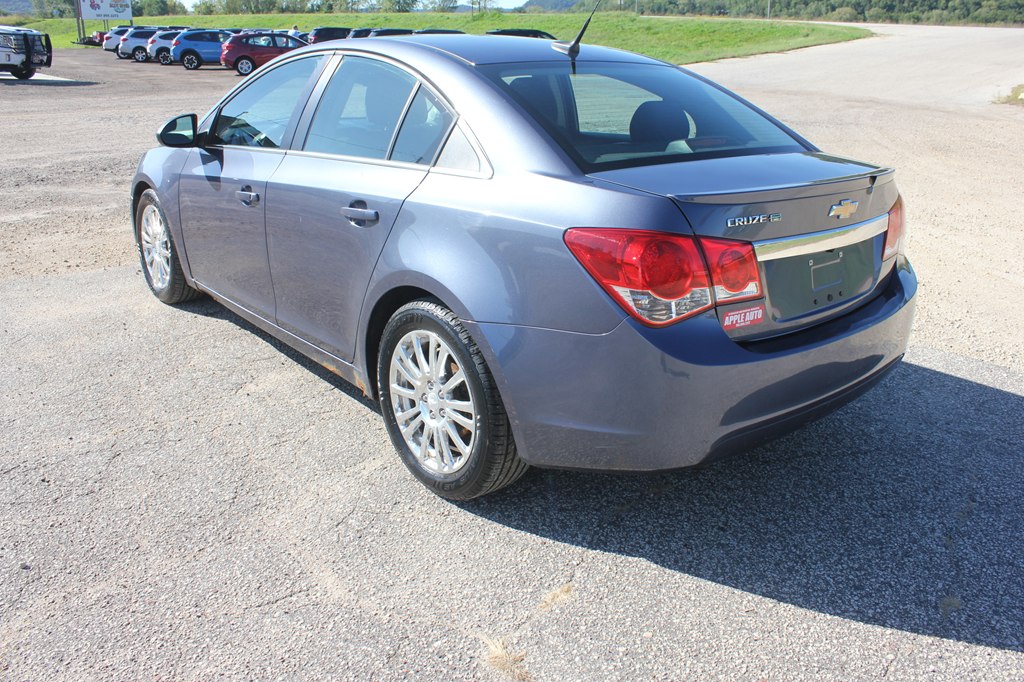 Photo 7 of this CHEVROLET CRUZE