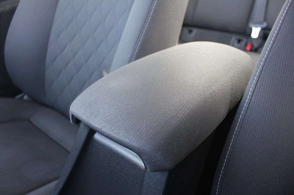 Photo 21 of this TOYOTA COROLLA HYBRID
