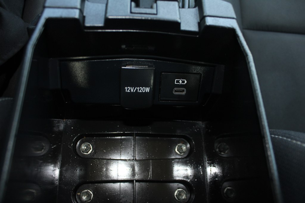 Photo 22 of this TOYOTA COROLLA HYBRID