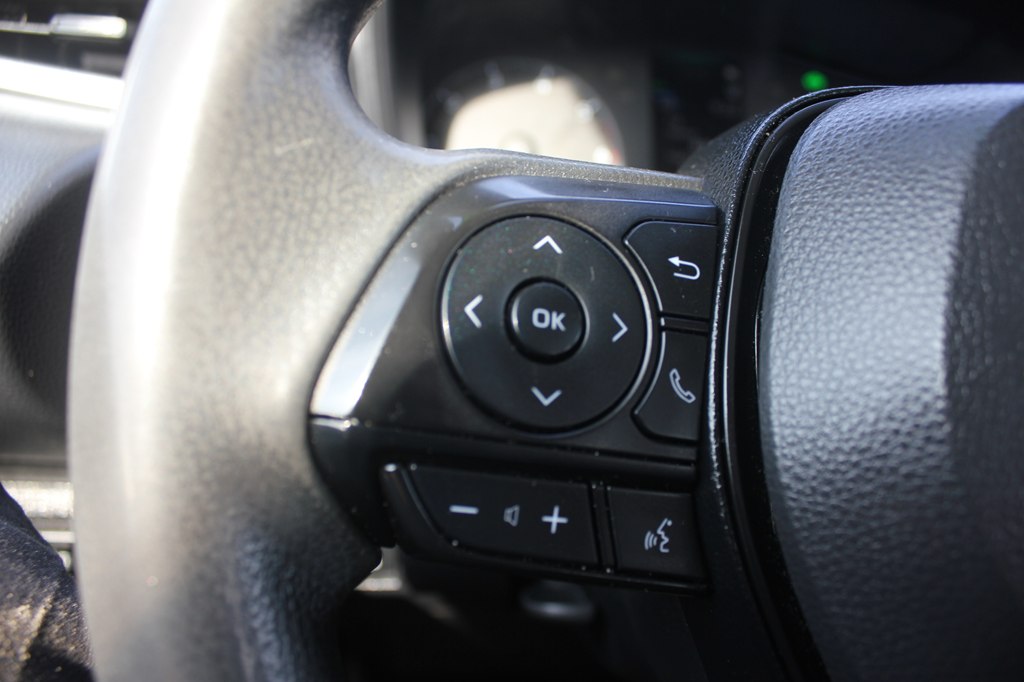 Photo 12 of this TOYOTA COROLLA HYBRID