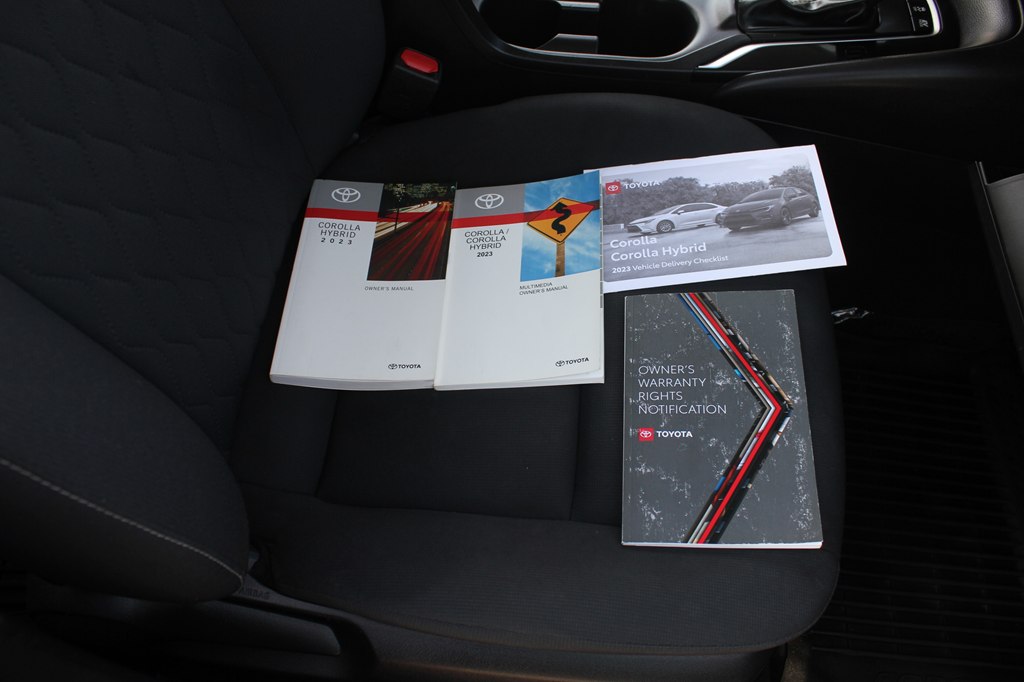 Photo 32 of this TOYOTA COROLLA HYBRID
