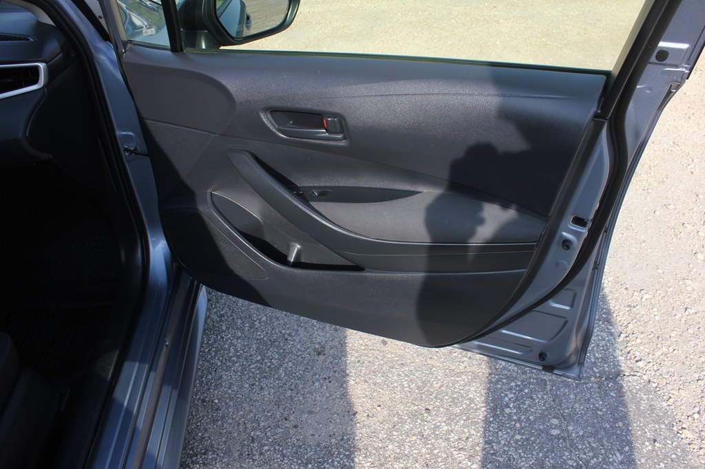 Photo 30 of this TOYOTA COROLLA HYBRID