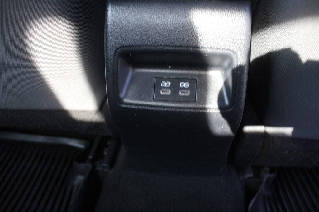 Photo 36 of this TOYOTA COROLLA HYBRID