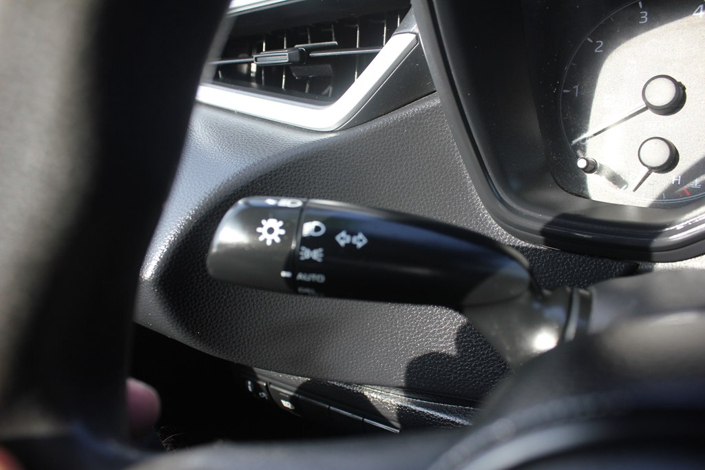 Photo 14 of this TOYOTA COROLLA HYBRID
