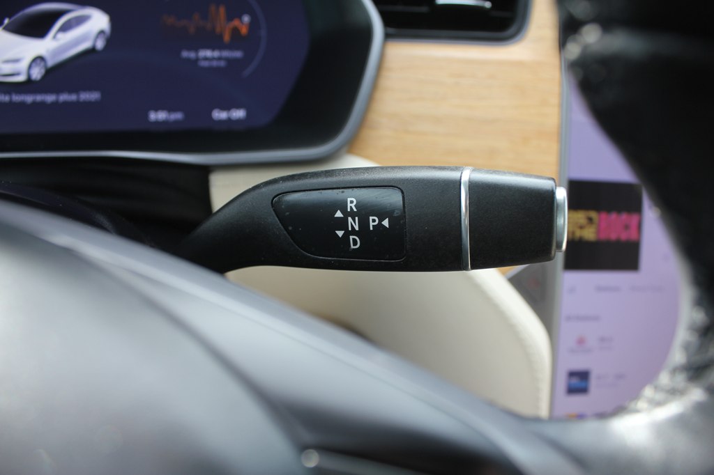 Photo 16 of this TESLA MODEL S