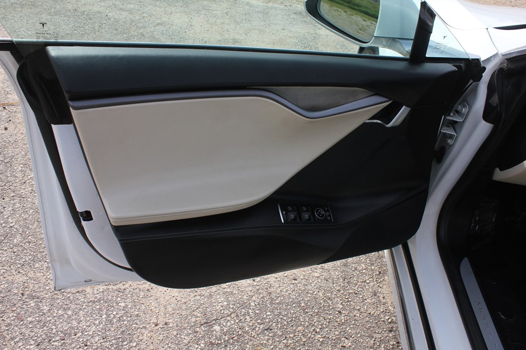 Photo 26 of this TESLA MODEL S