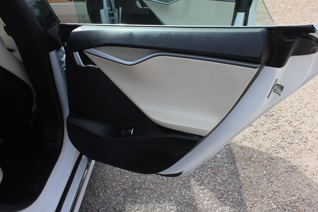 Photo 34 of this TESLA MODEL S