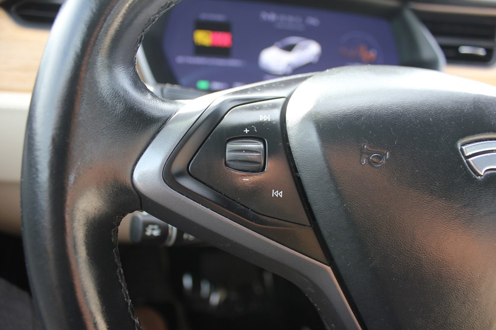 Photo 12 of this TESLA MODEL S