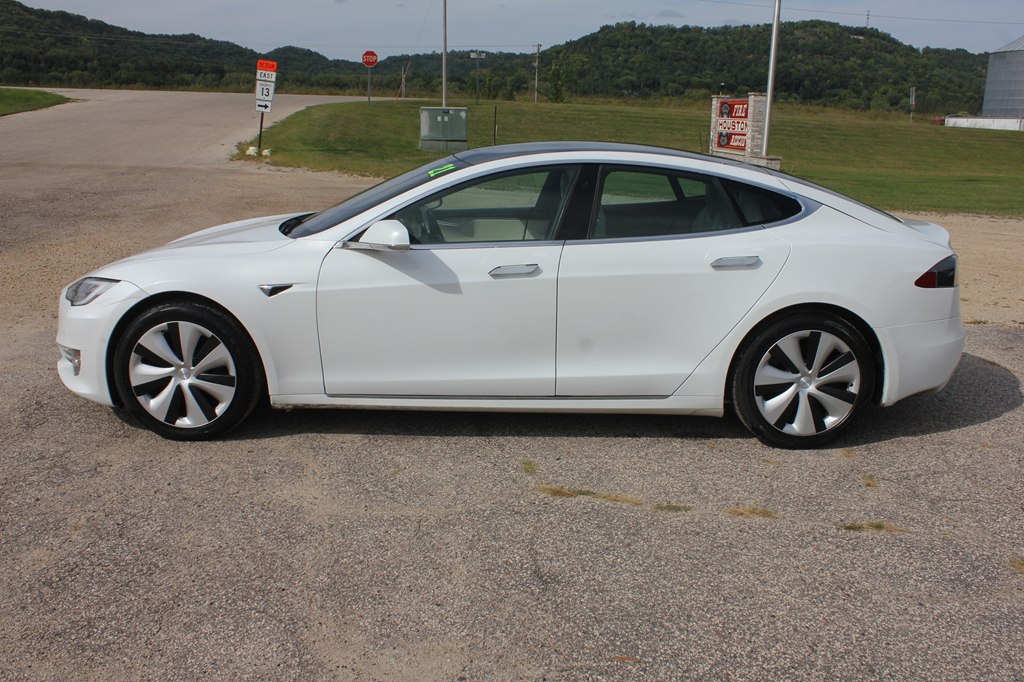 Photo 8 of this TESLA MODEL S