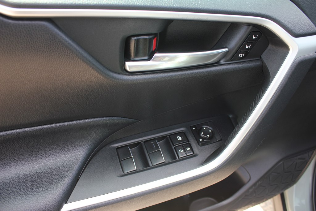 Photo 28 of this TOYOTA RAV4