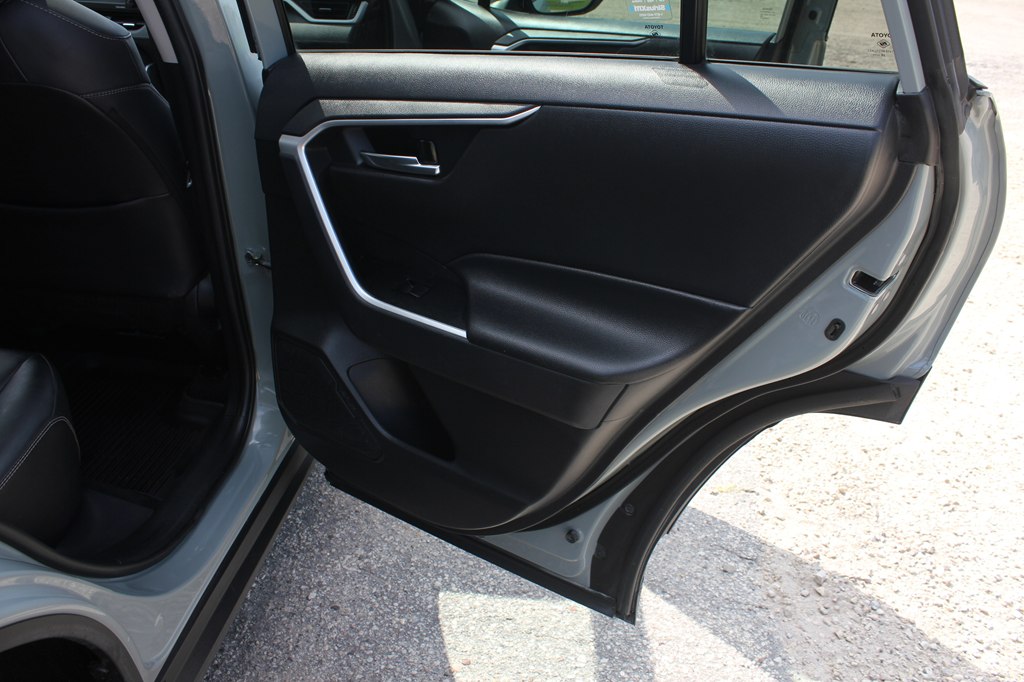 Photo 35 of this TOYOTA RAV4