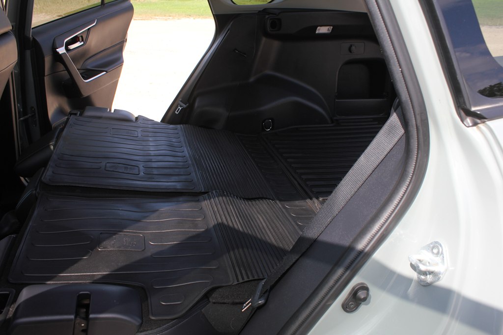Photo 40 of this TOYOTA RAV4