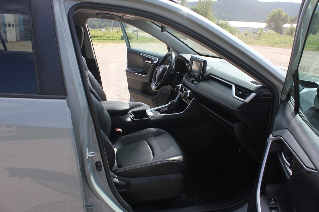 Photo 32 of this TOYOTA RAV4
