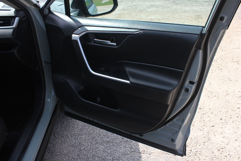 Photo 31 of this TOYOTA RAV4