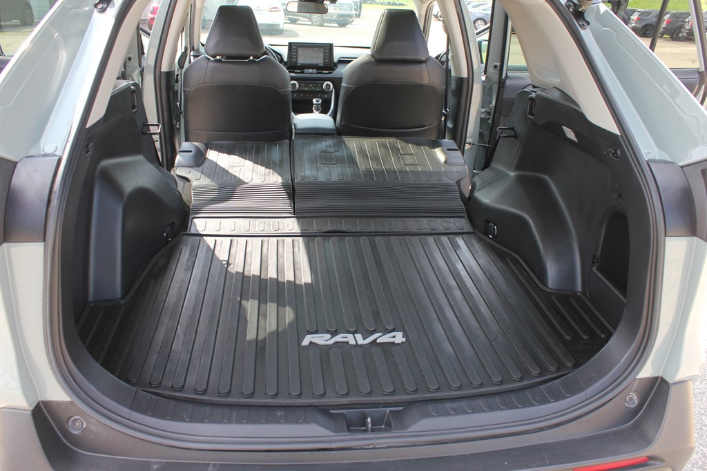 Photo 41 of this TOYOTA RAV4