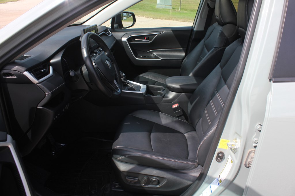 Photo 29 of this TOYOTA RAV4