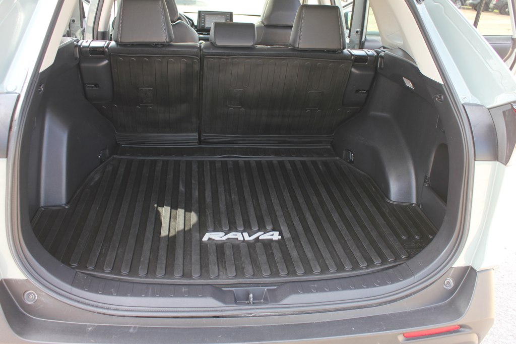 Photo 42 of this TOYOTA RAV4