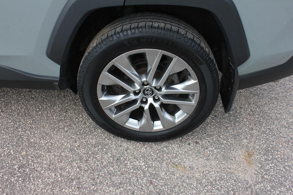 Photo 56 of this TOYOTA RAV4