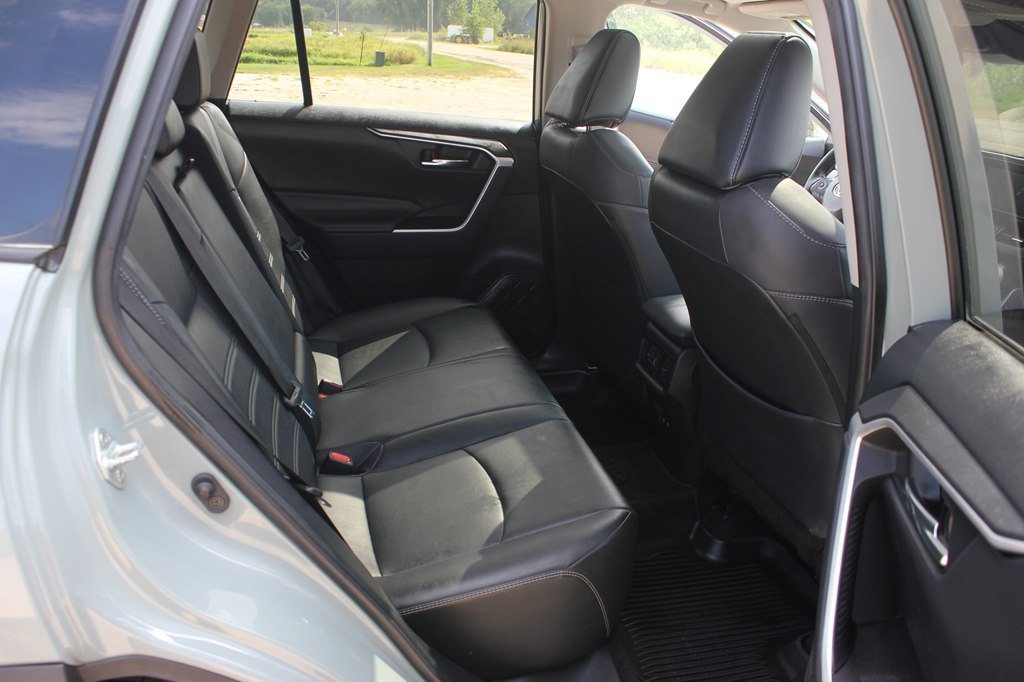 Photo 36 of this TOYOTA RAV4