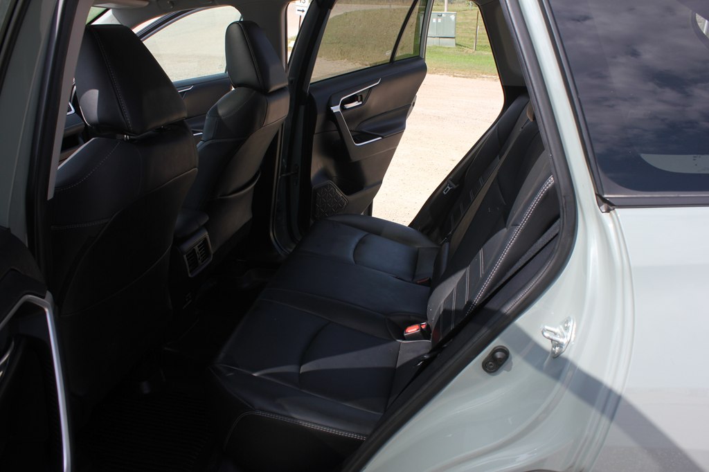 Photo 39 of this TOYOTA RAV4