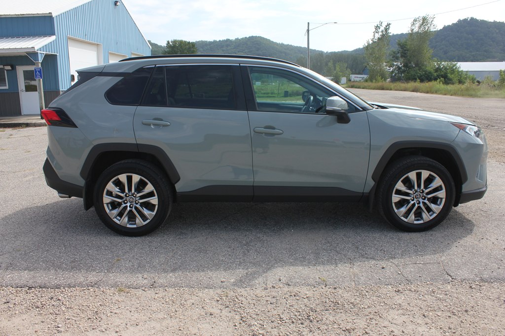 Photo 4 of this TOYOTA RAV4