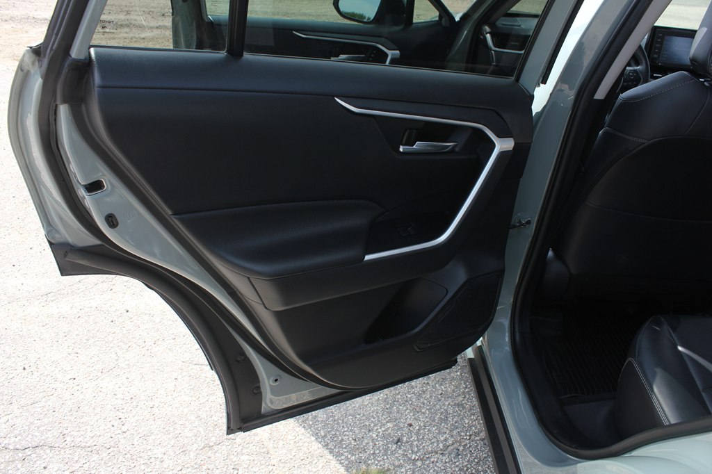Photo 38 of this TOYOTA RAV4