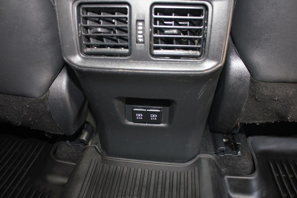 Photo 37 of this TOYOTA RAV4