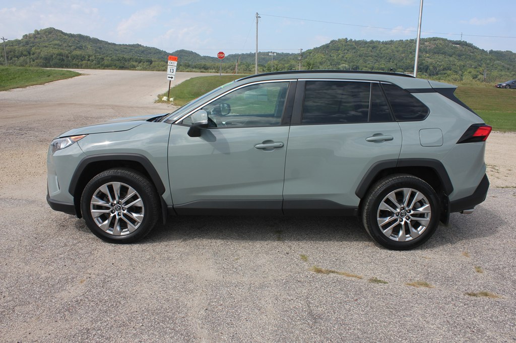 Photo 8 of this TOYOTA RAV4