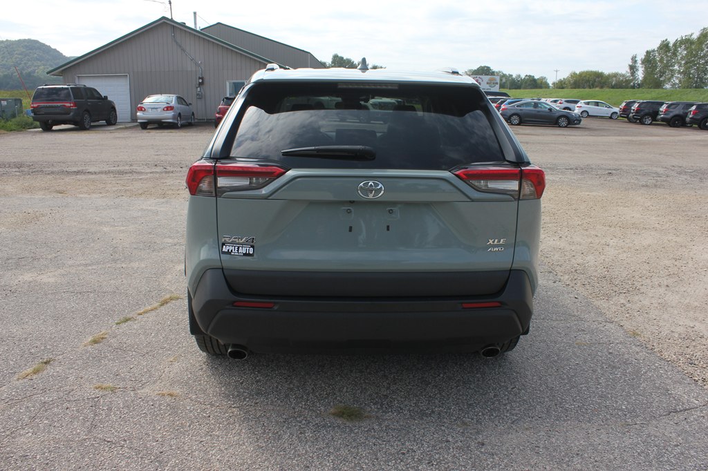 Photo 6 of this TOYOTA RAV4