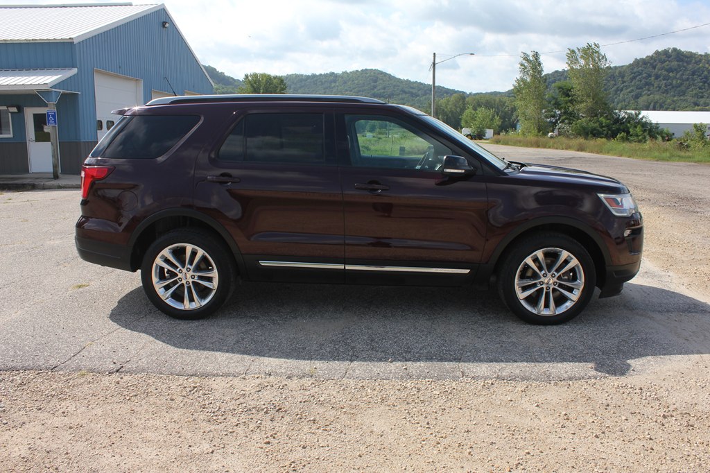 Photo 4 of this FORD EXPLORER