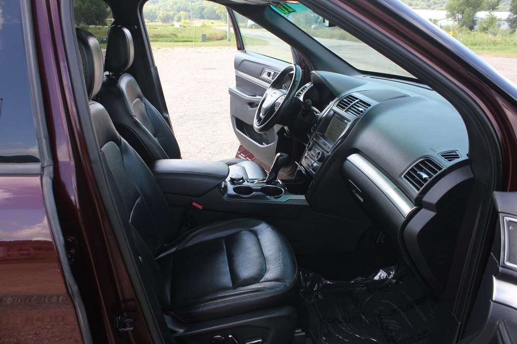 Photo 31 of this FORD EXPLORER