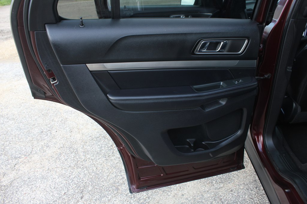 Photo 38 of this FORD EXPLORER