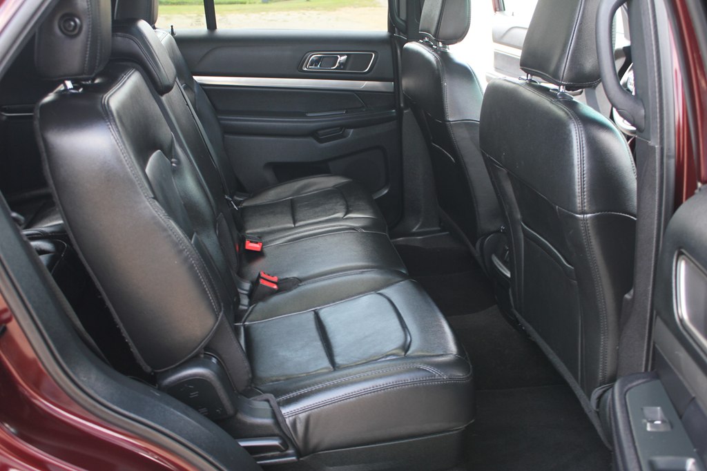 Photo 35 of this FORD EXPLORER