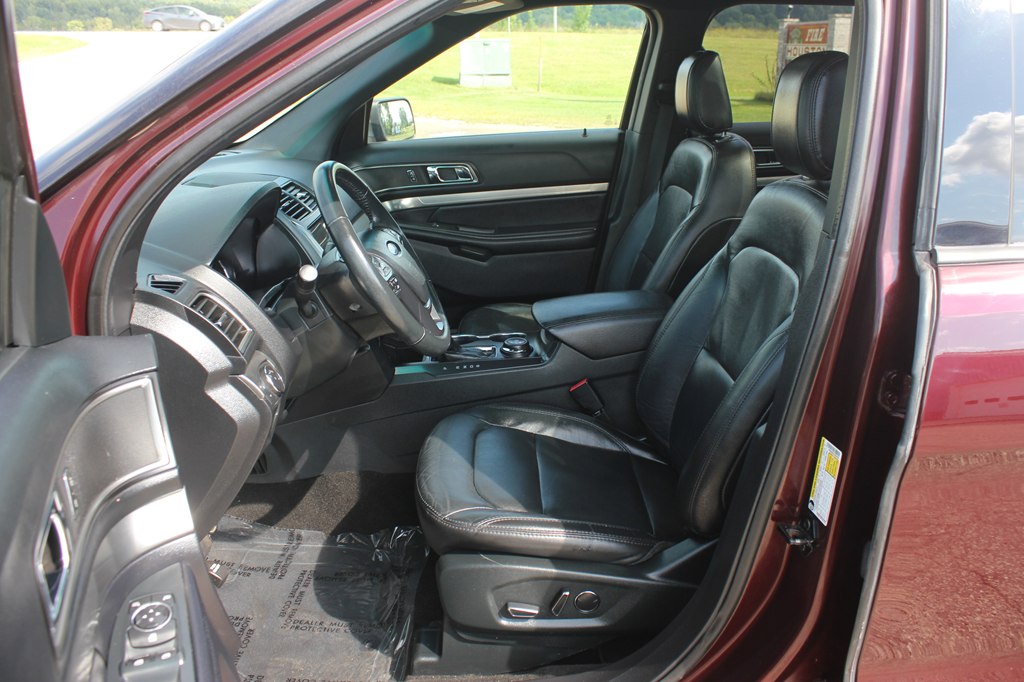 Photo 28 of this FORD EXPLORER