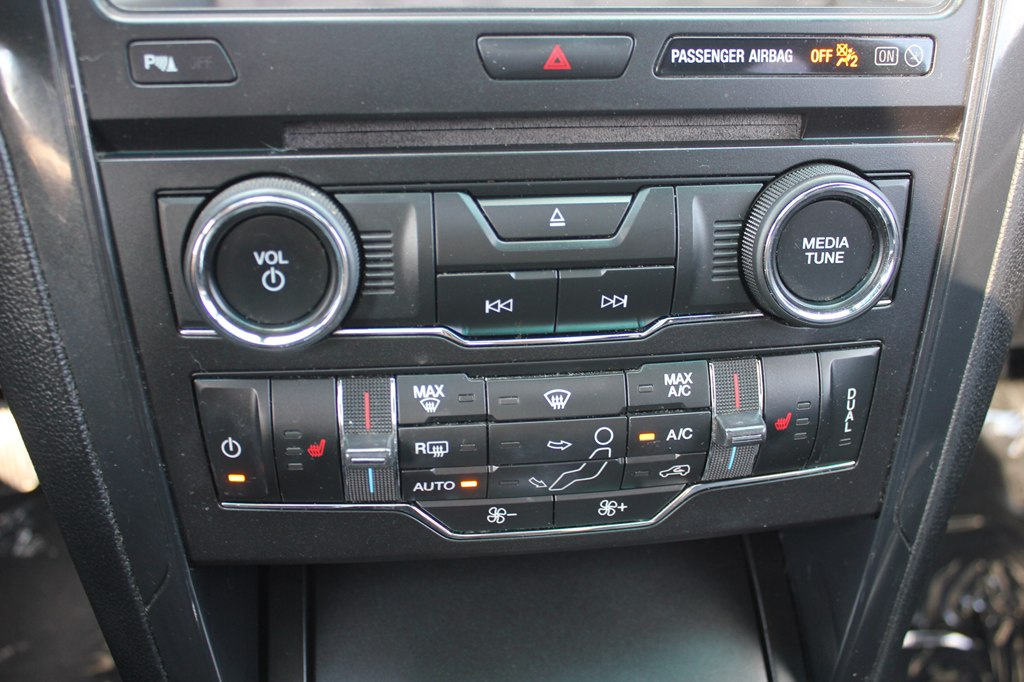 Photo 18 of this FORD EXPLORER