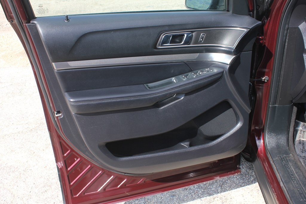 Photo 26 of this FORD EXPLORER