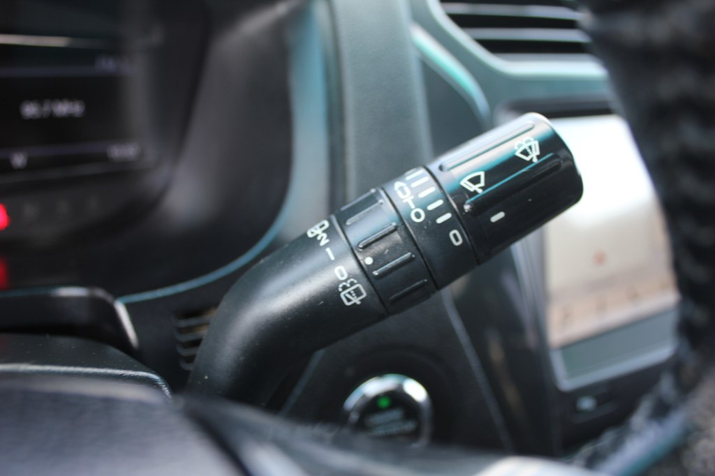 Photo 15 of this FORD EXPLORER