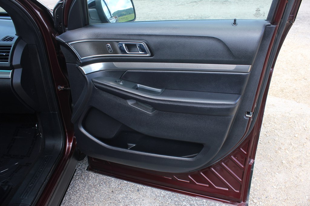 Photo 30 of this FORD EXPLORER