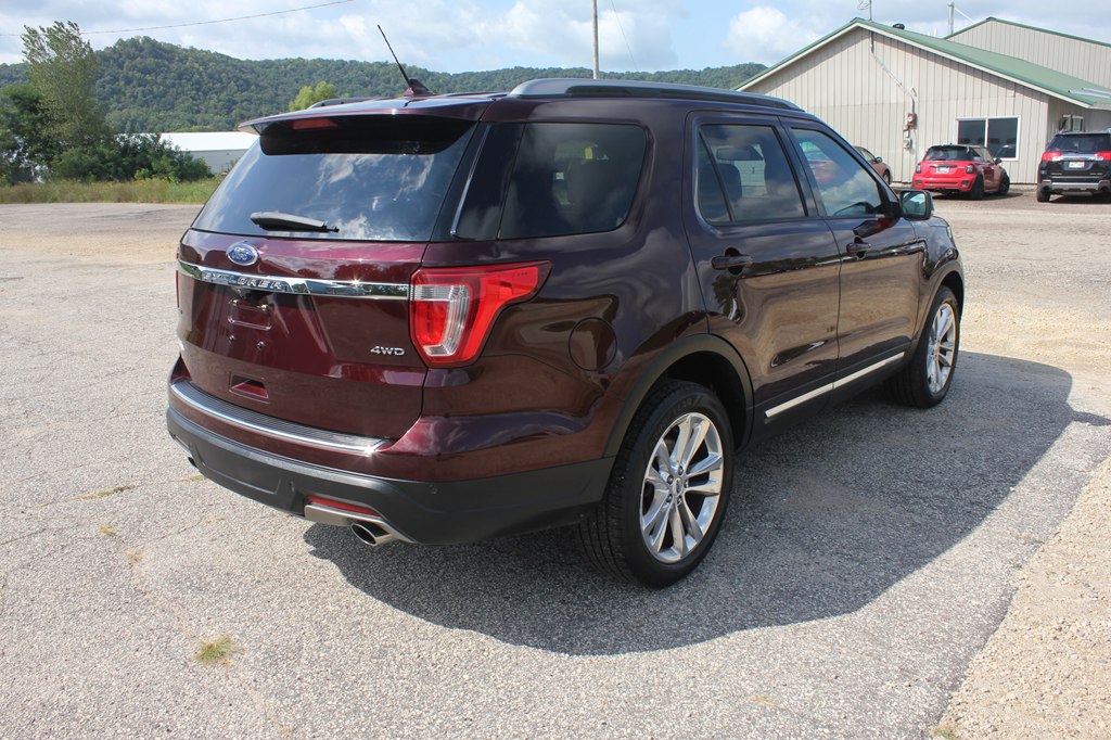 Photo 5 of this FORD EXPLORER