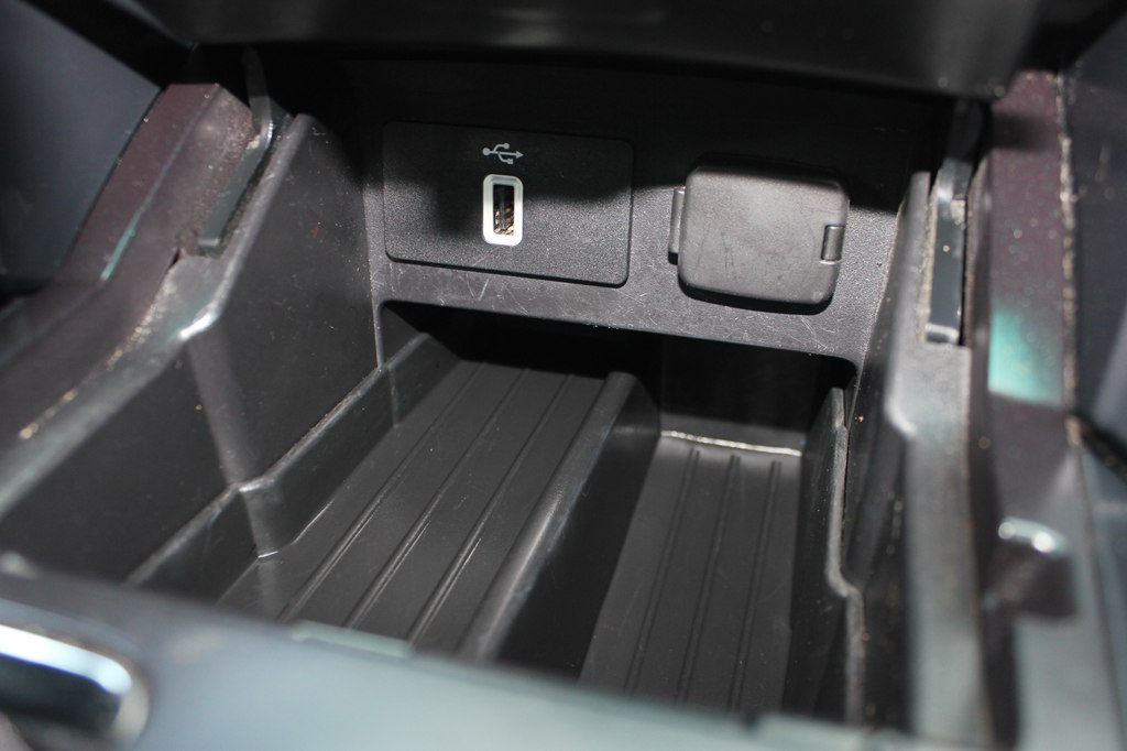 Photo 19 of this FORD EXPLORER