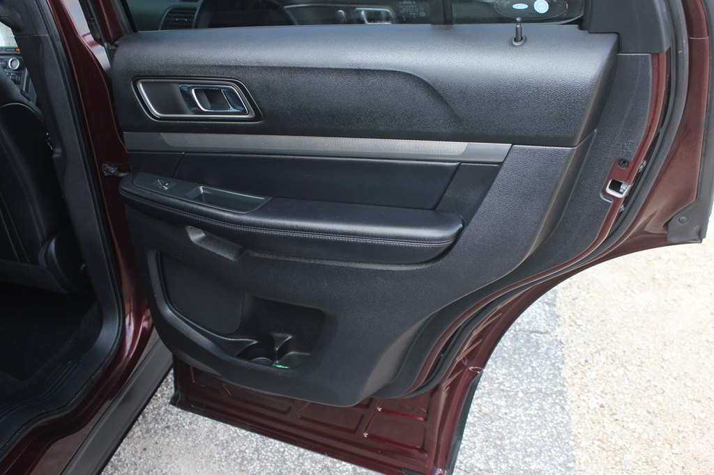Photo 34 of this FORD EXPLORER
