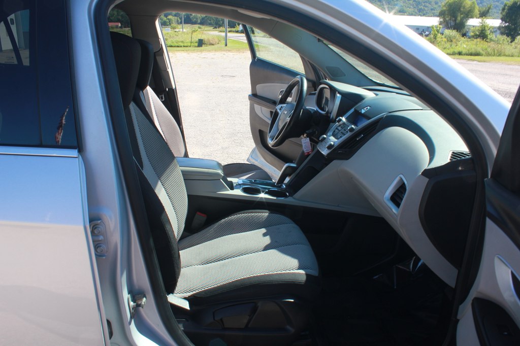 Photo 29 of this CHEVROLET EQUINOX