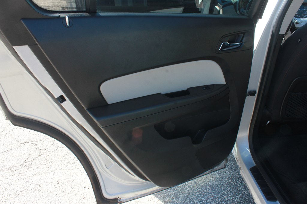 Photo 34 of this CHEVROLET EQUINOX