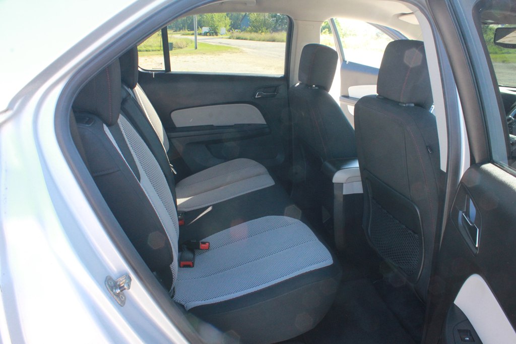 Photo 33 of this CHEVROLET EQUINOX