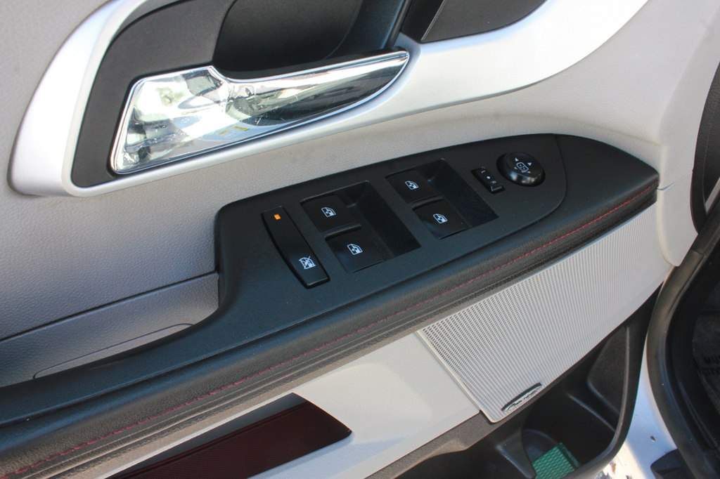 Photo 25 of this CHEVROLET EQUINOX