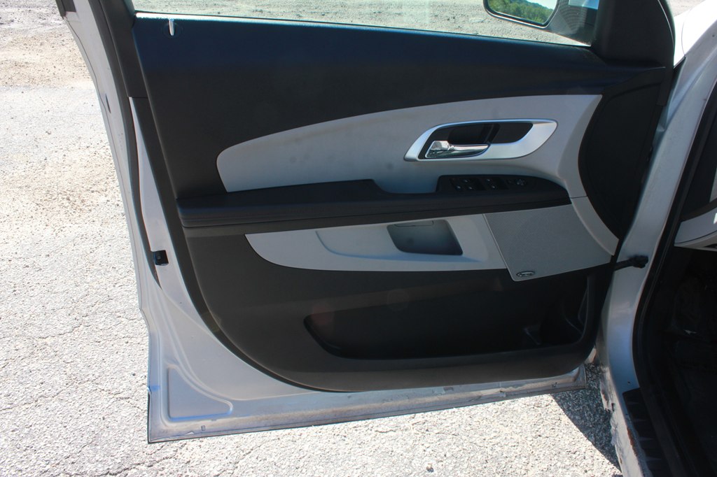 Photo 24 of this CHEVROLET EQUINOX