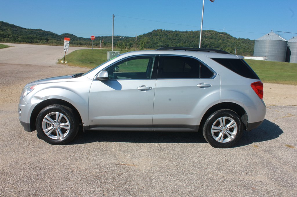 Photo 8 of this CHEVROLET EQUINOX