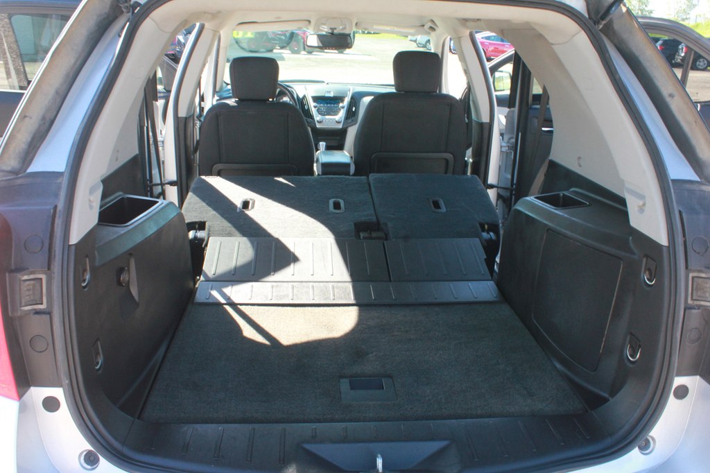 Photo 37 of this CHEVROLET EQUINOX