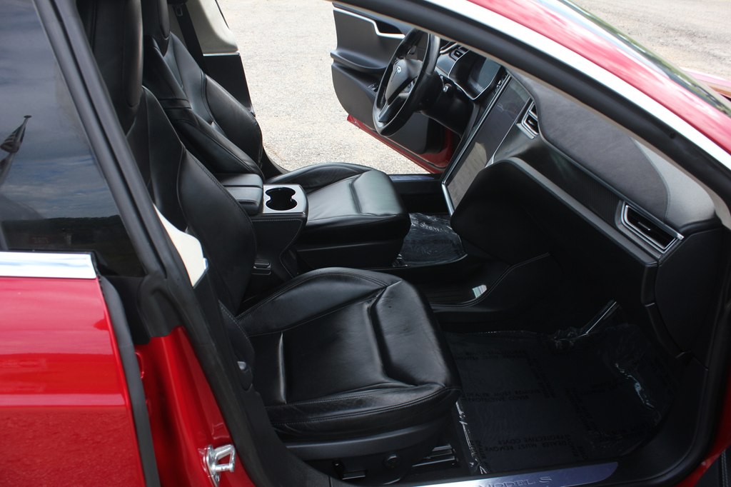 Photo 32 of this TESLA MODEL S