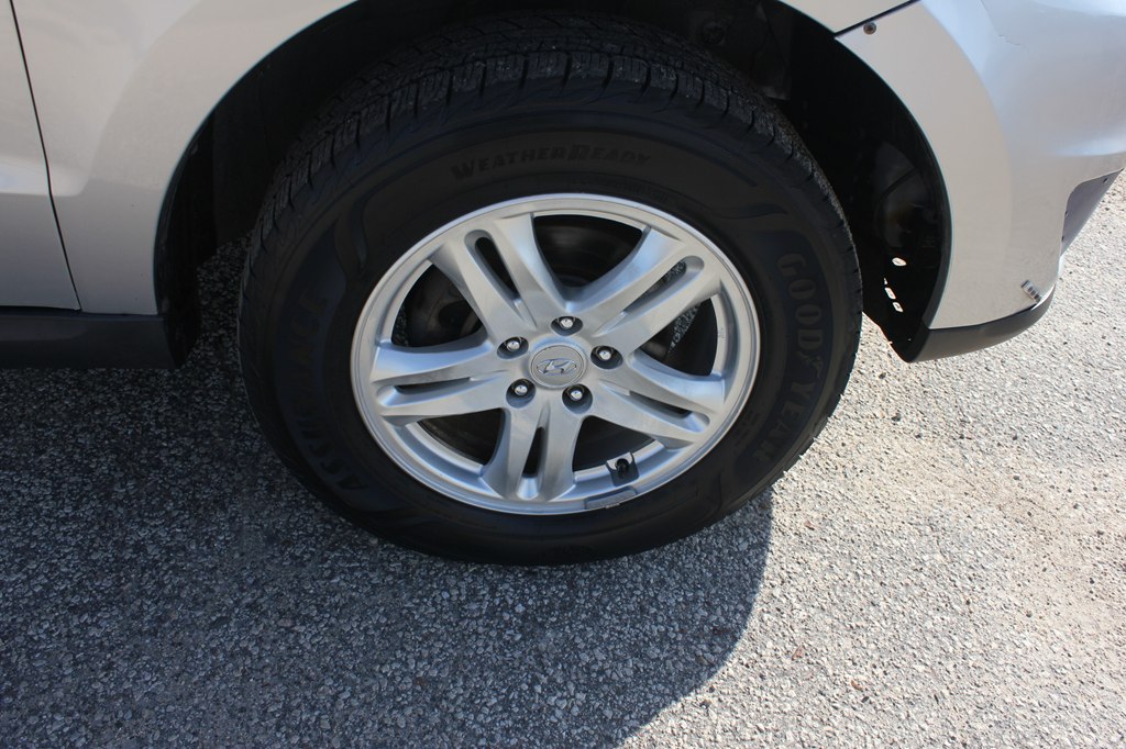 Photo 50 of this HYUNDAI SANTA FE